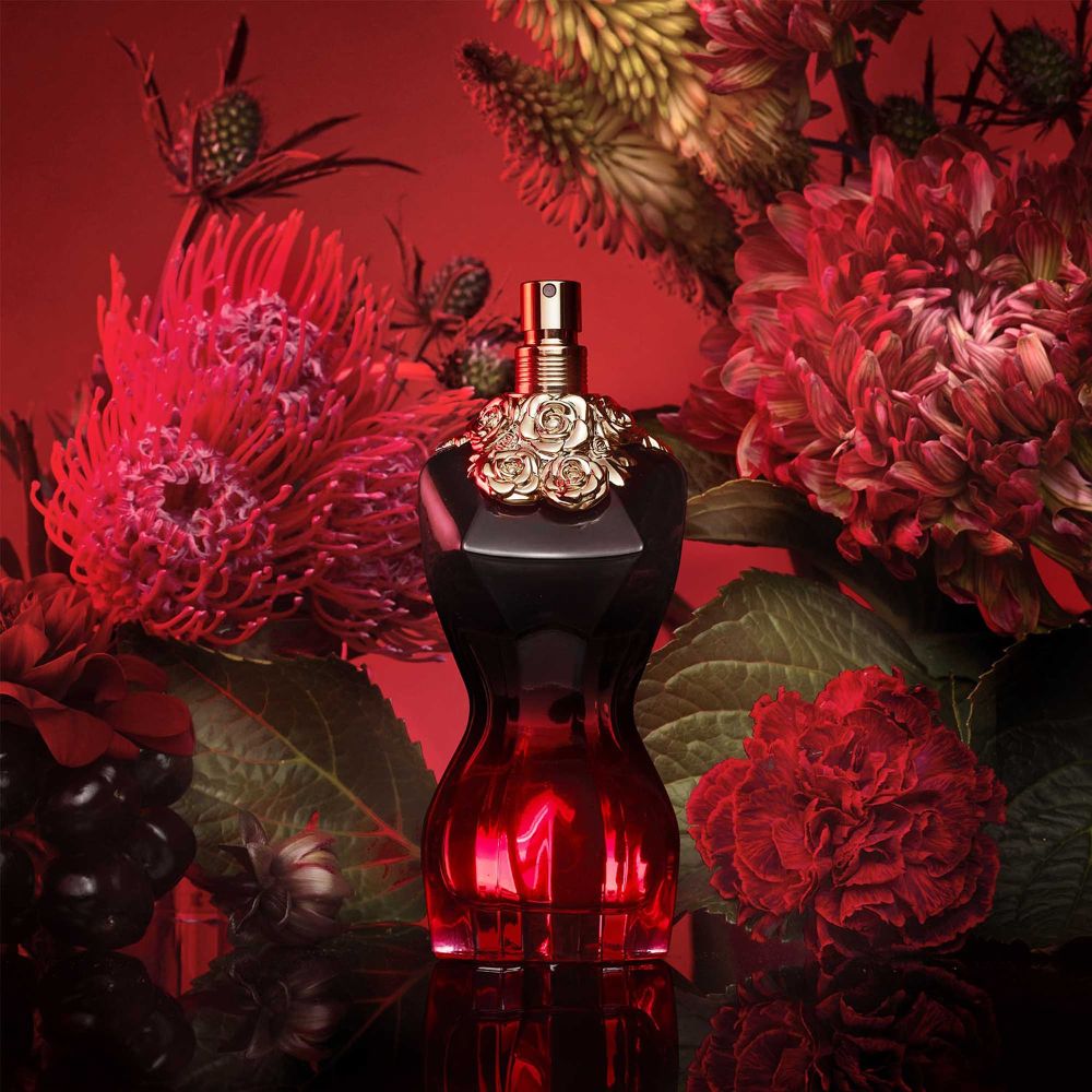 Nước hoa Jean Paul Gaultier La Belle dành cho nữ được ra mắt vào năm 2019 được xem là một bữa trà chiều theo chủ nghĩa khoái lạc trong một khách sạn ở Paris.