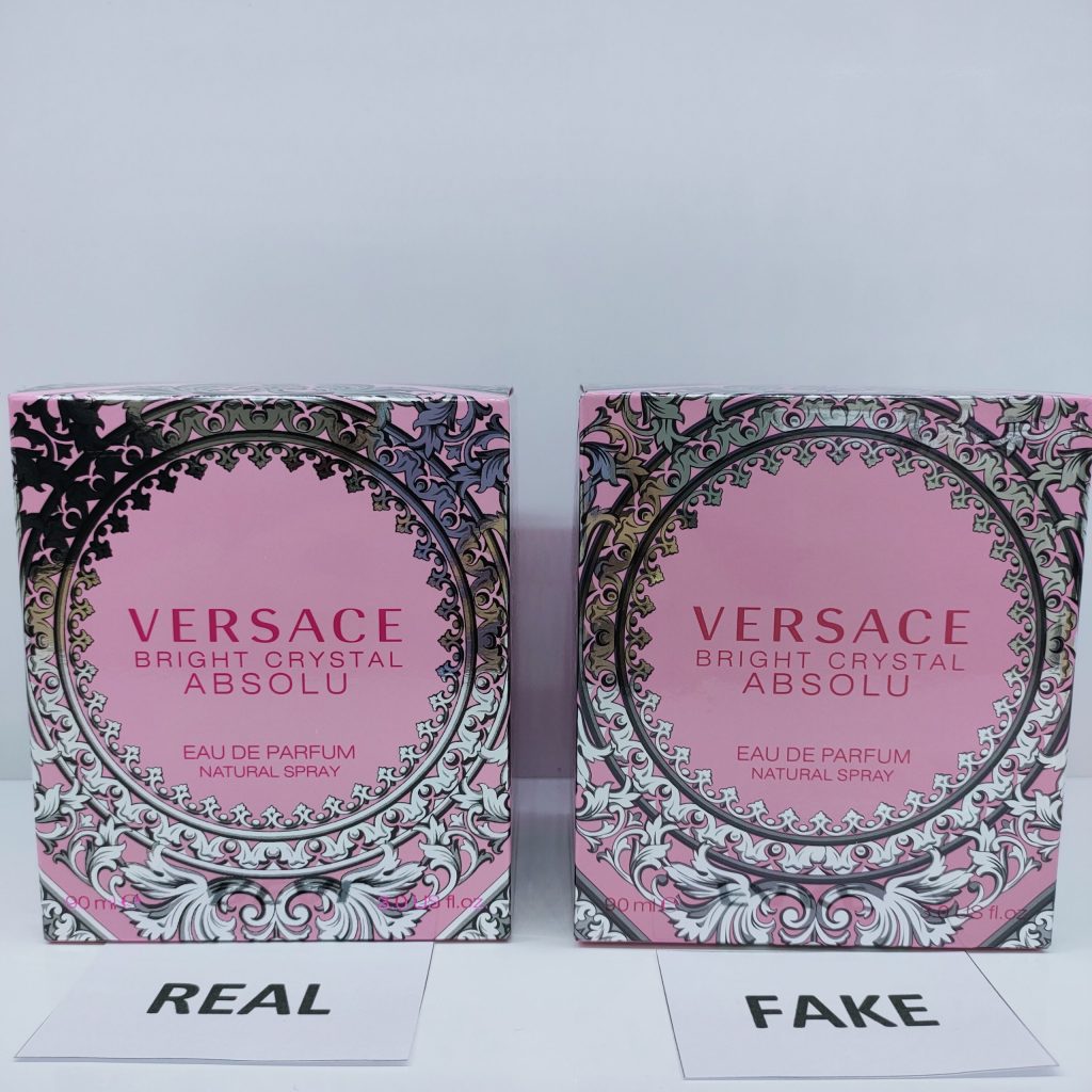 Vỏ hộp Versace Bright Crystal Absolu thiết kế sang trọng và tinh tế hơn.