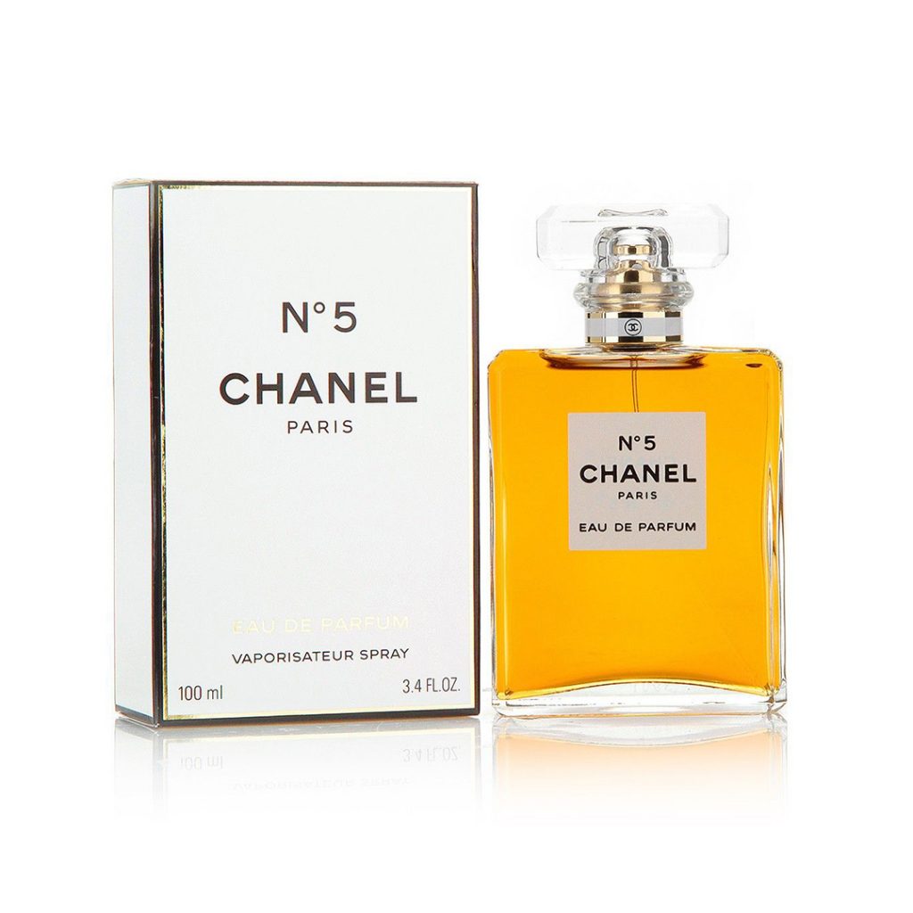 Chanel Nº 5 quen thuộc được tạo ra bởi nhà thiết kế thời trang cao cấp tại Paris Gabrielle "Coco" Chanel