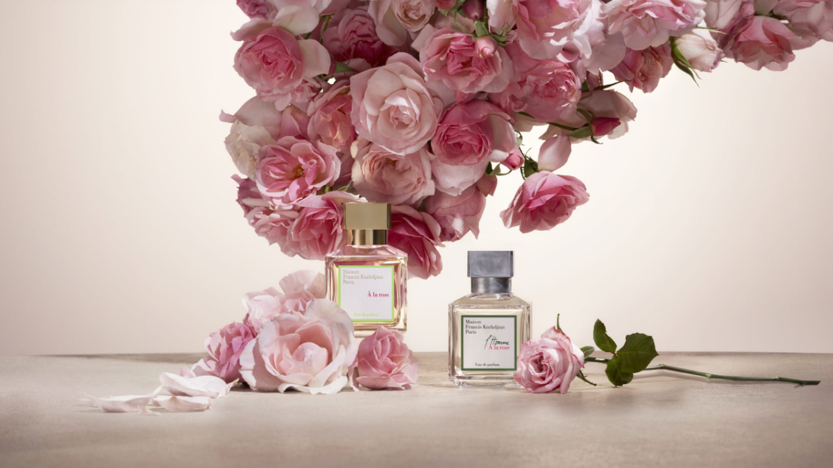 Chiết xuất từ hoa tươi tự nhiên làm cho những chai nước hoa Pháp có được một mùi hương tinh tế, đặc trưng, mê đắm lòng người
