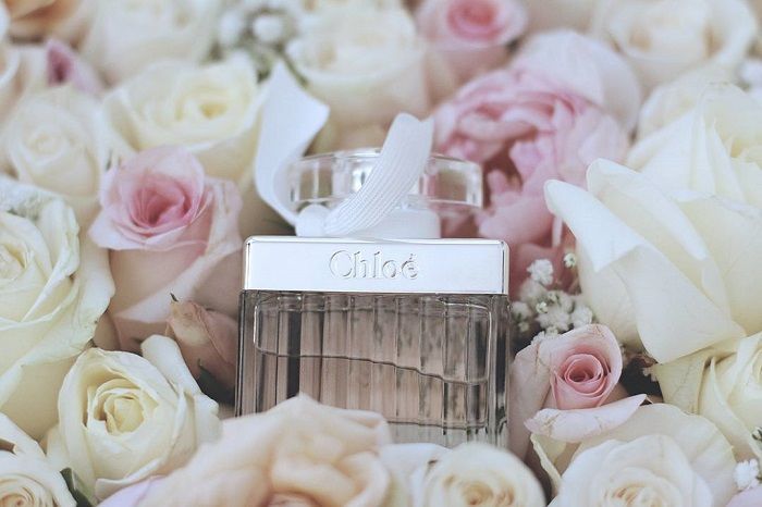 Chloe Eau de Toilette là mùi hương có sự kết hợp của cả rừng hoa như hồng, lan Nam Phi, mộc lan và huệ.